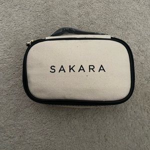 Sakara zippered carrying case